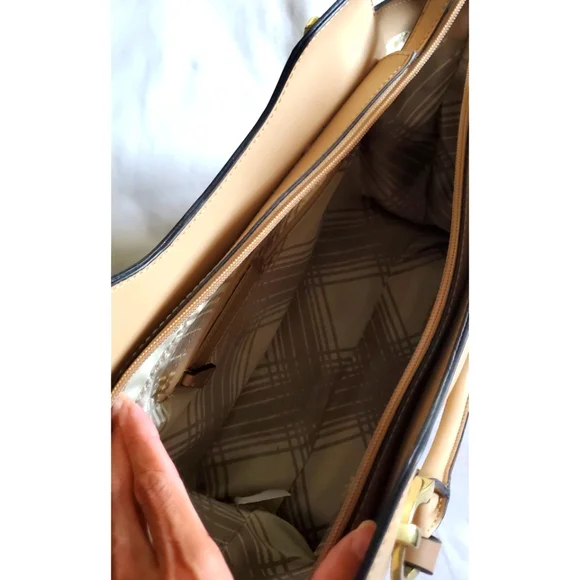 London Fog Purse - Picture 5 of 7